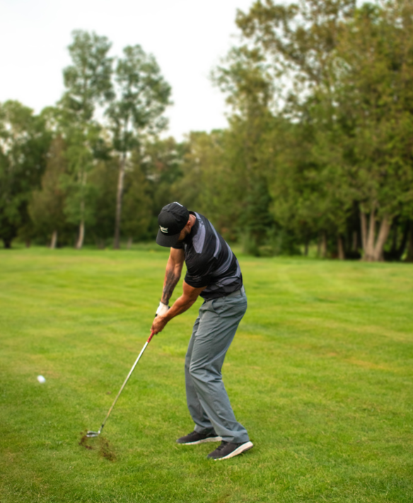 STRIPE CLUB – Polo de performance à rayures